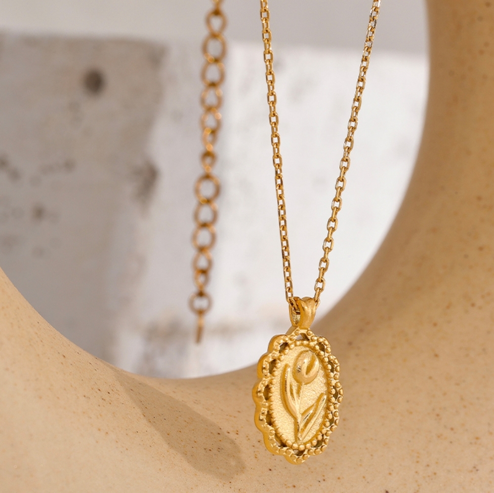 Chic France Flower Necklace